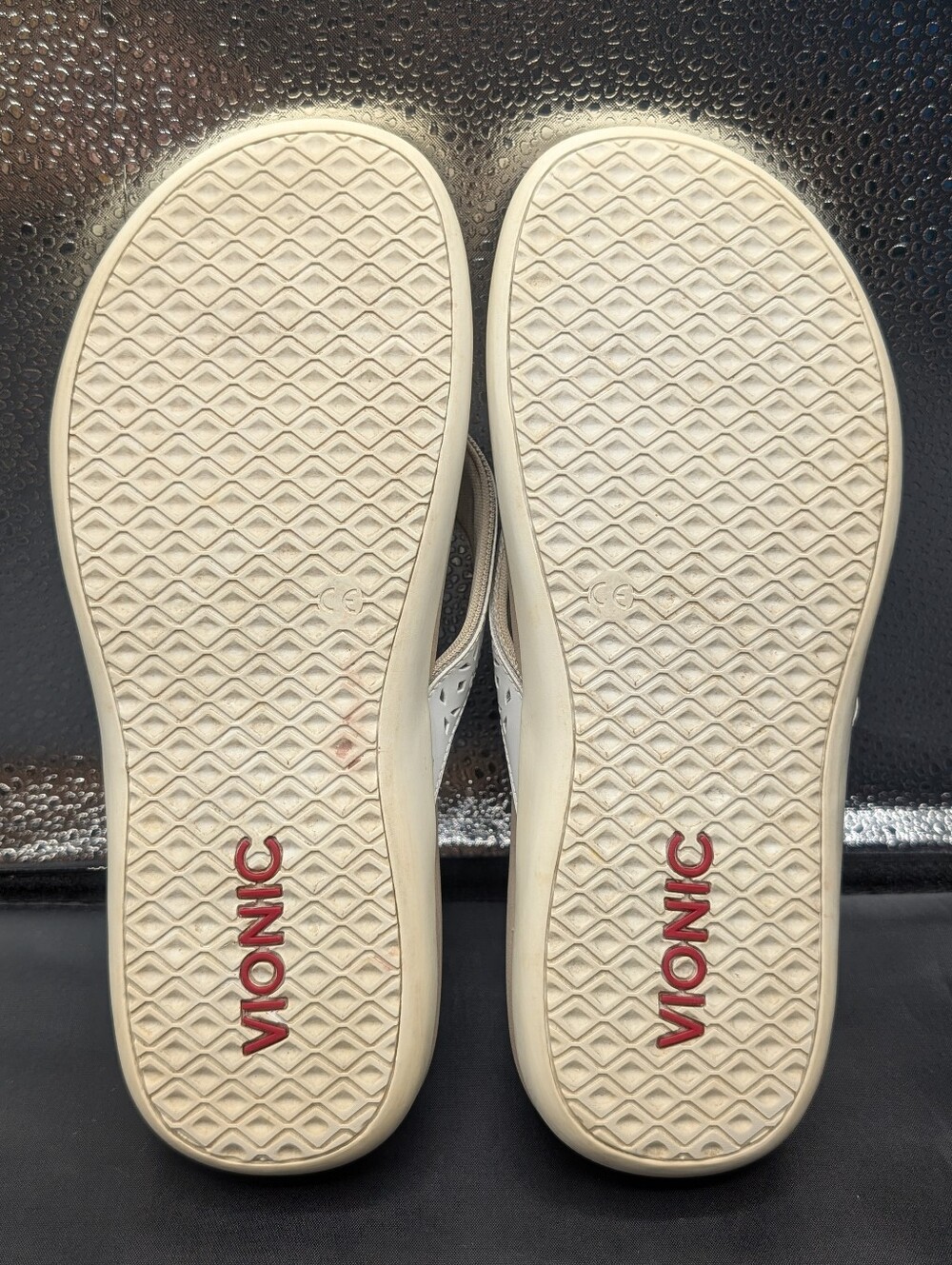 Vionic Women's Casandra Flip Flops White Leather - Picture 11 of 12
